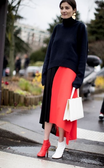 Spring 2017 Accessories Trend – Mismatched Earrings & Shoes