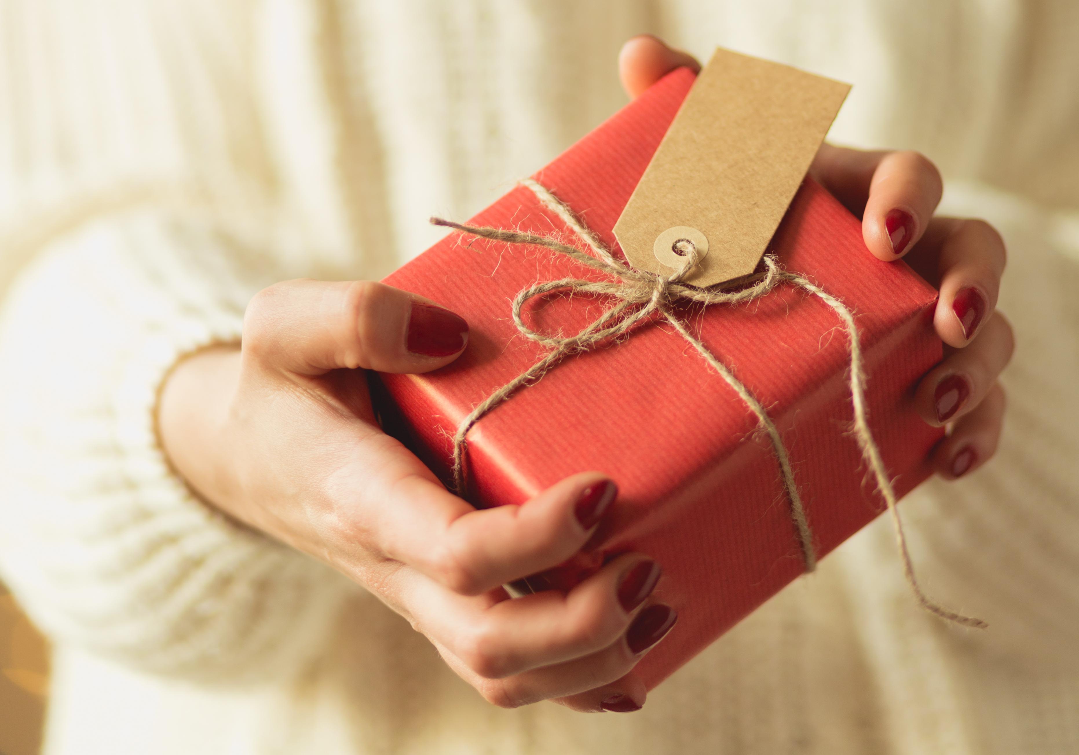 Gift etiquette for a friend