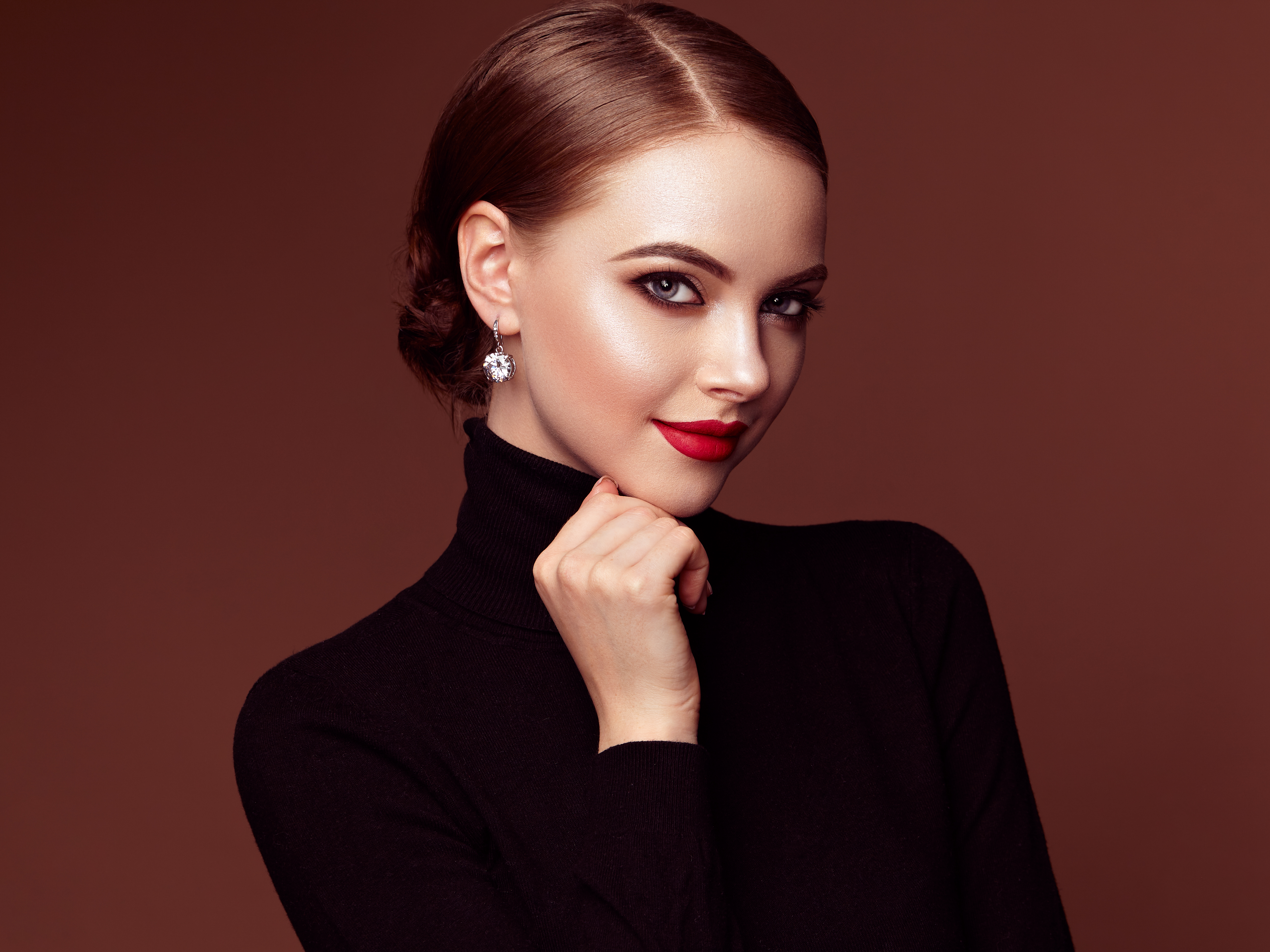 How to look slim in a turtleneck