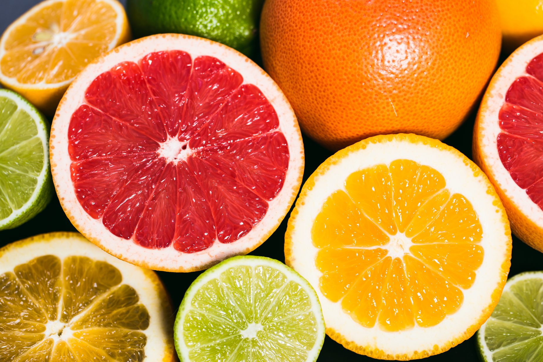 How to serve and gracefully eat citrus fruits