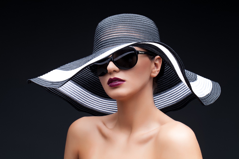 Wide brim hat trend – styling tips