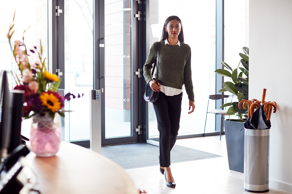 How to walk with elegance and increase confidence